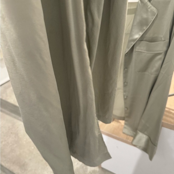 SKIMS Silk Pajama Set XS TALC Green Pant & Button Up Shirt Stretch Silk - Picture 10 of 12